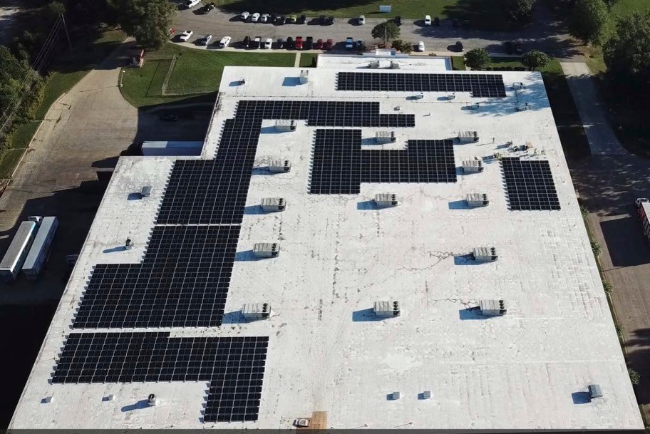 Aerial view of the completed Mitchell Beverage rooftop array